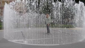 Амстердам. Фонтан-ловушка