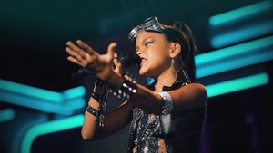 КЛИП. Я ПАДАЮ В НЕБО. муз.А.Белов, слова О.Кормухина. 
Саша Соколова, 10 лет