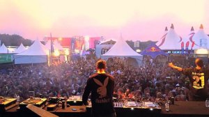 Last Night Ever by Yellow Claw & LNY TNZ (Elements Festival 2013)