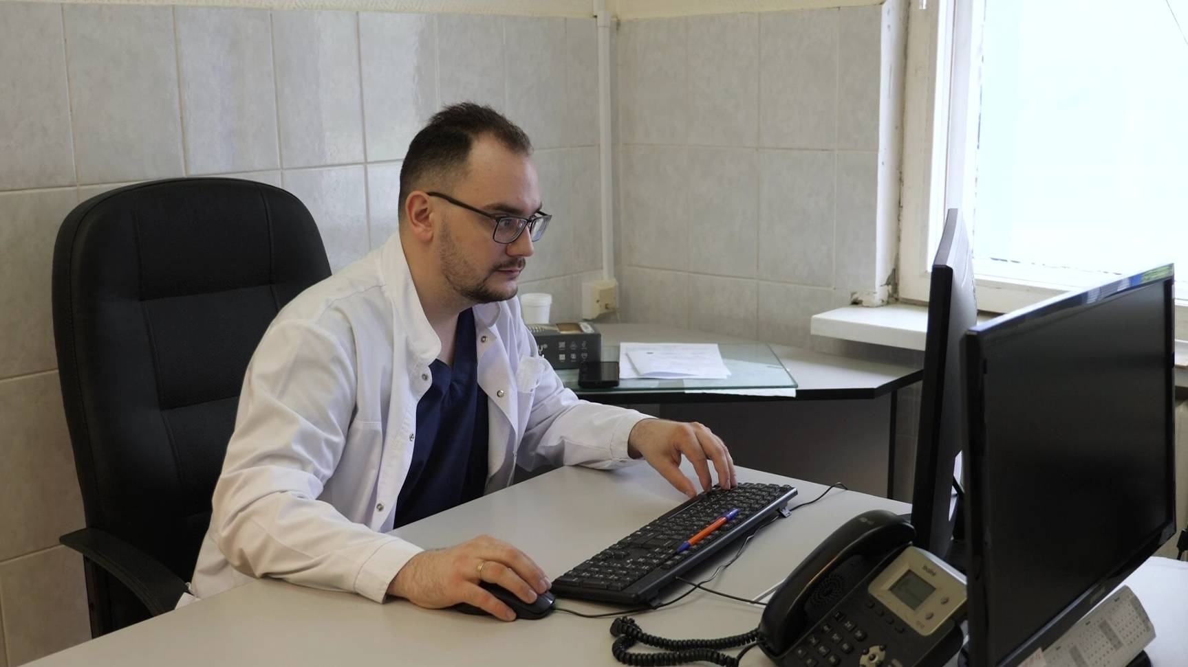 Новый врач в Новоаганске: в больнице начал вести приём хирург-онколог