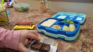 School Lunches! Week 2 school lunches...Watch me pack her lunch and talk way too much! 😂