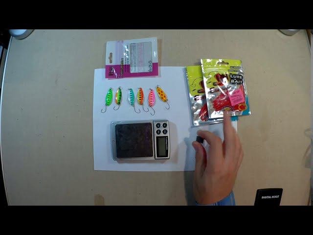 "Железные" блесны и красные "червяки".