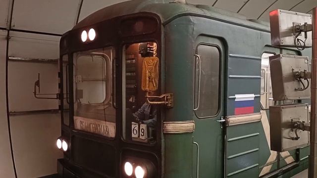 Номерной с маской 2-2-2 отправляется со станции Фонвизинская