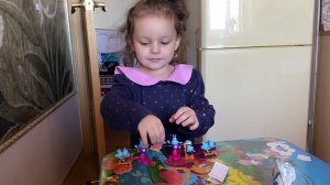 Киндер сюрпризы. Собираем бегемотиков