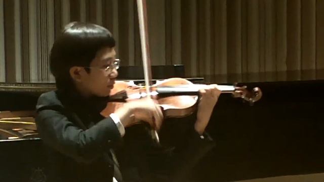 11-year-old David Yeuk Gok Hung plays Kreisler/de Falla смотреть онлайн