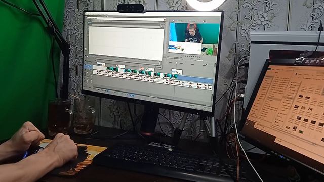 КАК АНДРЮХА МОНТИРУЕТ ВИДЕО?