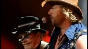 Merle Haggard & Toby Keith - The Fightin' Side Of Me