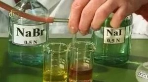 Химия. Вытеснение йода и брома хлором