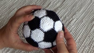 Как связать Футбольный мяч амигуруми.