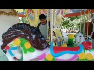 Карусель лошадки. Парк развлечений