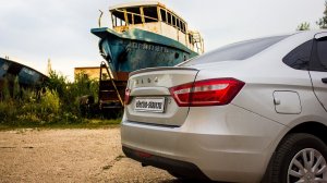 Установка защитной накладки на задний бампер автомобиля Lada Vesta