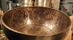 Кованая Поющая чаша / BT 130 Singing bowl / Бутанская 24,5 см, нота До# 139 Гц / shamanic.moscow