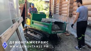 Работа думпера (маленький самосвал) на стройке в Барнауле