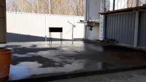 Залили под навесом бетонный пол. Своими руками.