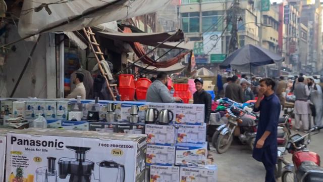 🇵🇰 LAHORE PAKISTAN, WALKING TOUR OF SHAH ALAMI MARKET, STREET FOOD IN PAKISTAN, LAHORE CITY WALK, 4 смотреть онлайн