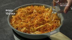 Тушеная капуста идеально сочетается с жареными грибами.