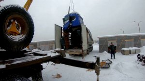 Погрузка кабины скания cp19 синего цвета в компании ВоркТрак