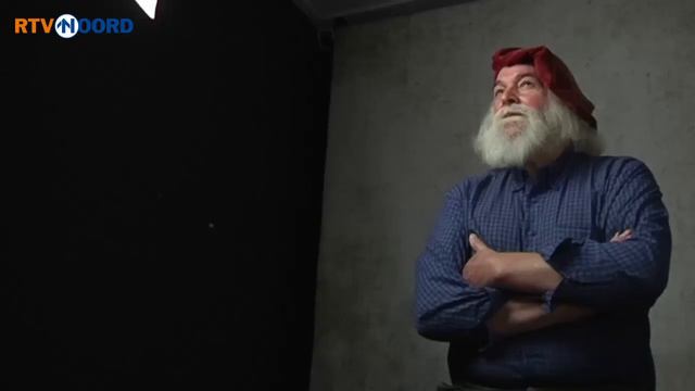 Fotograaf maakt schilderijen van mannen met baarden - RTV Noord смотреть онлайн