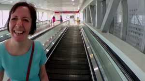 Валяем дурака и катаемся на метро в Дубае.