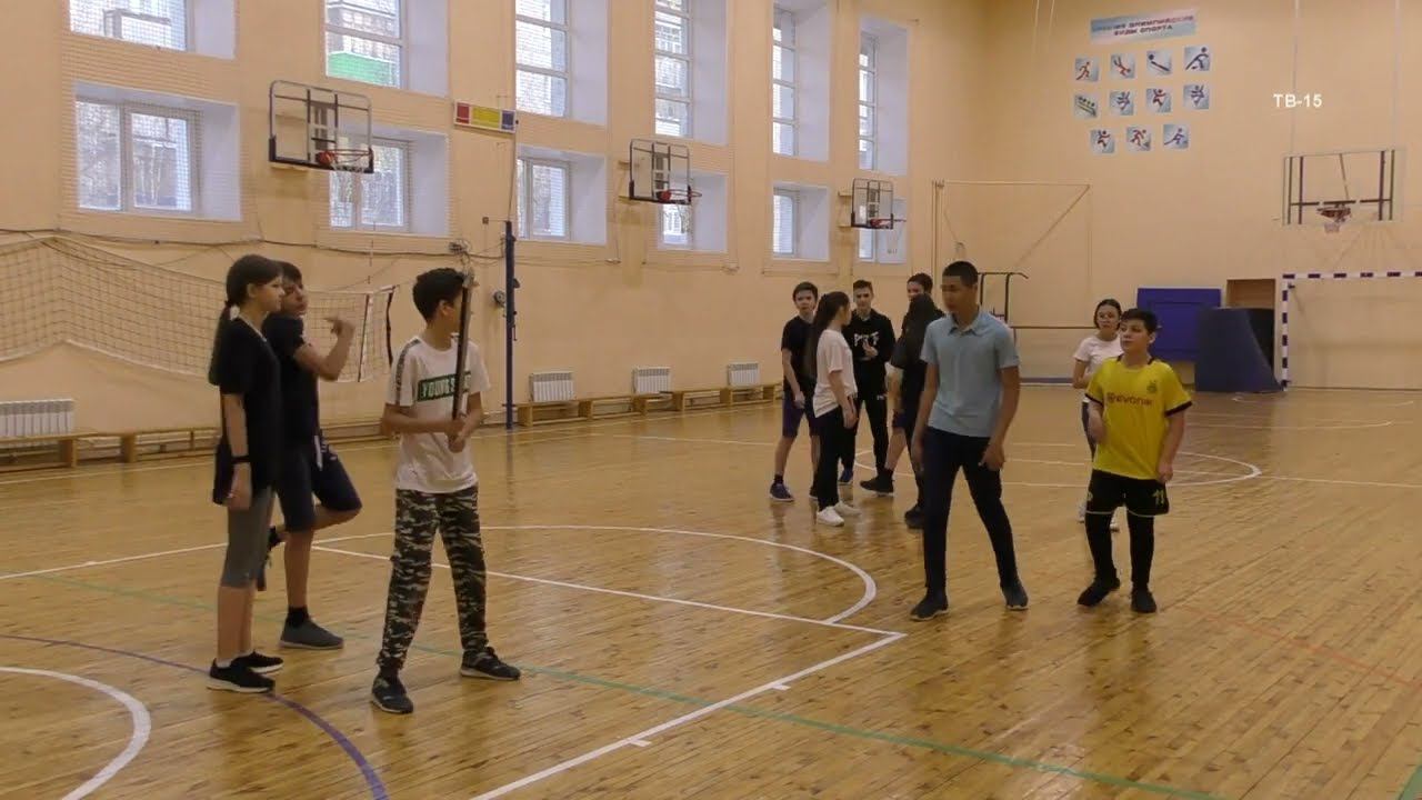 Народная спортивная  игра - Русская лапта в 15 школе 7 классы