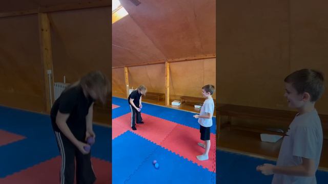 А ПО ВОСКРЕСЕНЬЯМ МЫ ИГРАЕМ