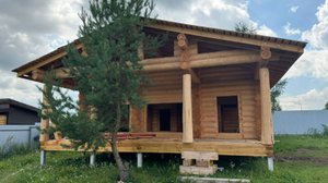 Баня из бревна 10 x12 м. Общая площадь 88 м2 с гостиной и террасой