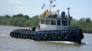 В Астрахани по Волге