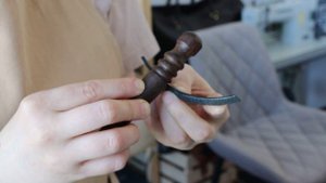 Труд в удовольствие, работа с кожей