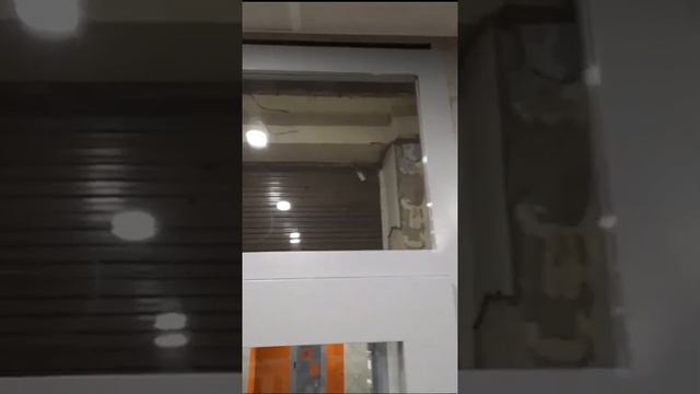 Двери главного входа Колледжа архитектуры и градостроительства
