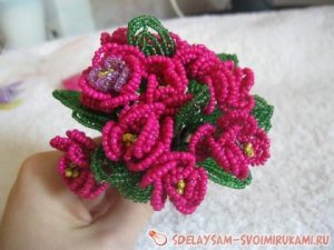 Как сделать фиалку из бисера