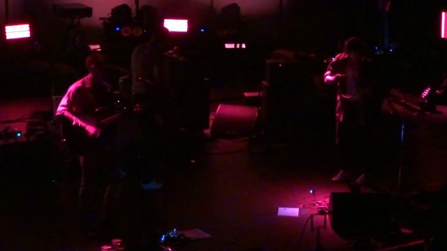 The Last Shadow Puppets - Standing Next To Me live @ Olympia de Paris (France)