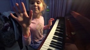 Даша играет «Ой ты, дивчина»