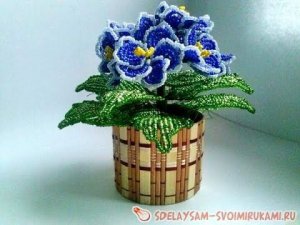 Фиалка махровая из бисера. Как сделать