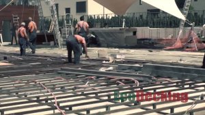 Процесс монтажа террасной доски на каркас из профильной трубы Отель Pullman Сочи