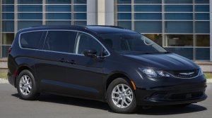 Очень комфортный вэн по доступной цене: Chrysler Voyager 2024 вернулся на рынок