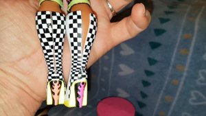 Lol Omg Lights Speedster Doll Review ( Black Light Surprise to come)