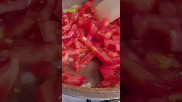 Быстрый завтрак ЯИЧНИЦА С ПОМИДОРАМИ. смотреть онлайн