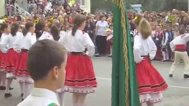 "Северняшки танц" , в изпълнение на 6 в клас при 49. ОУ "Бенито Хуарес" смотреть онлайн