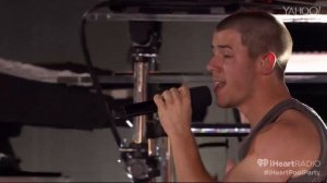 Nick Jonas - Chains (Live - iHeartRadio Summer Pool Party)