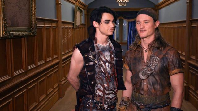 Pirates and New Villains ☠️ | Road to Auradon | Descendants 3 смотреть онлайн