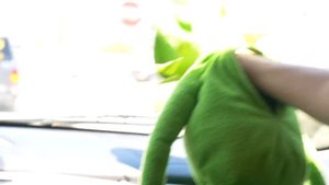 Miss Piggy and Kermit the Frog's Drive Thru Dinner Date! (Wendy's)