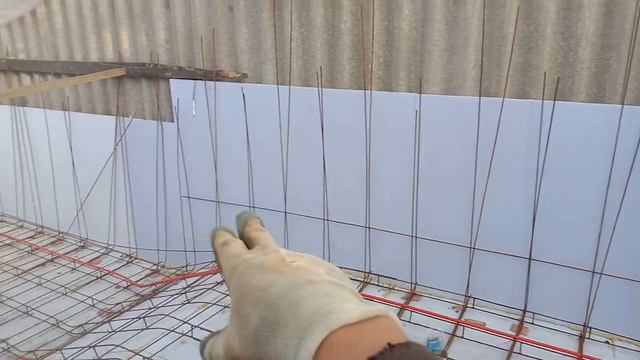 Большой бассейн своими руками _ Прокладываем теплый пол на дно бассейна! смотреть онлайн