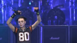 Black Veil Brides -In The End(ALIVE AND BURNING)HD