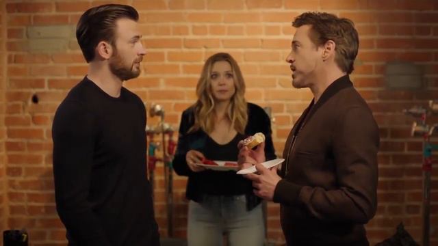 Chris Evans vs Robert Downey Jr. + Elizabeth Olsen - Son Donut Türkçe