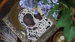 Чем прорезная техника отличается от обычной техники вышивки икон?