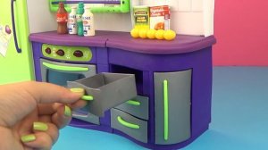 Кухня для кукол. Игрушка для девочек. Обзор и распаковка Kitchen for dolls. Toy for girls.