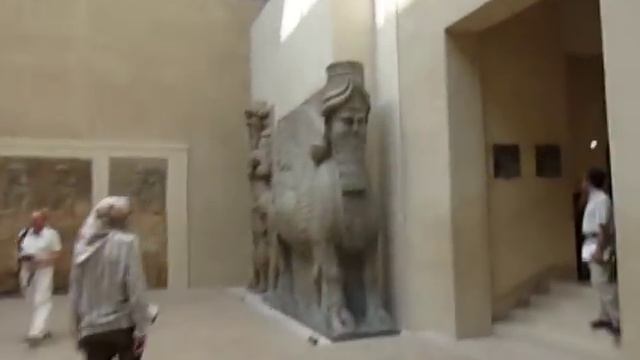 París, Verano 2008, Louvre, Toros alados palacio Sargon II смотреть онлайн