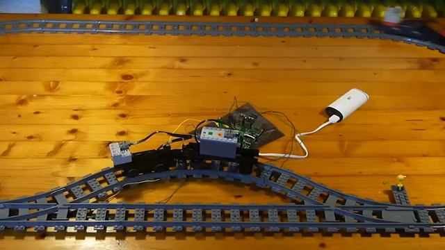 Automatic LEGO trains with Raspberry PI + SBrick смотреть онлайн