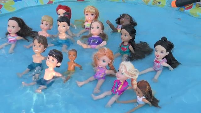 Last day of school ! Elsa & Anna toddlers - Barbie - ice cream truck - water fun смотреть онлайн