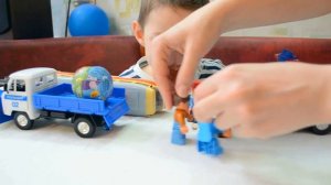 ТРАМВАЙ СОШЕЛ С РЕЛЬС . Кто рассыпал на рельсах ОРБИЗы?